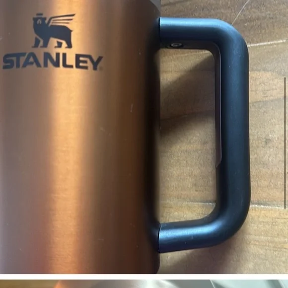 Stanley Copper Travel Mug with Handle - Picture 4 of 5